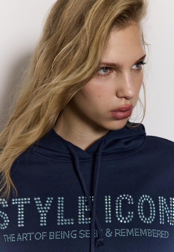 Hettegenser med rhinestones