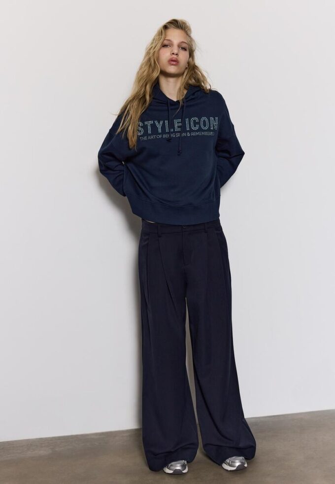 Hettegenser med rhinestones