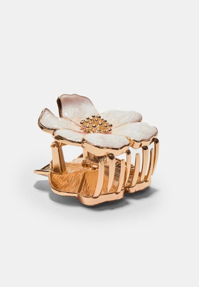 Hårspenne med metallisk blomst