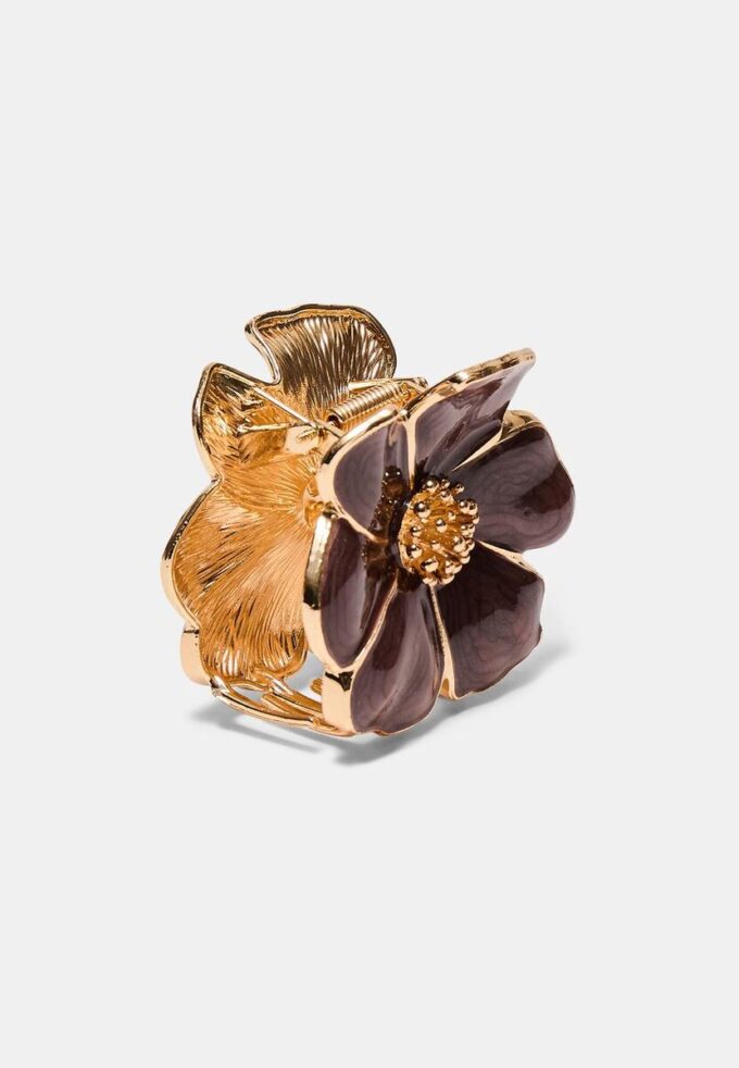 Hårspenne med metallisk blomst