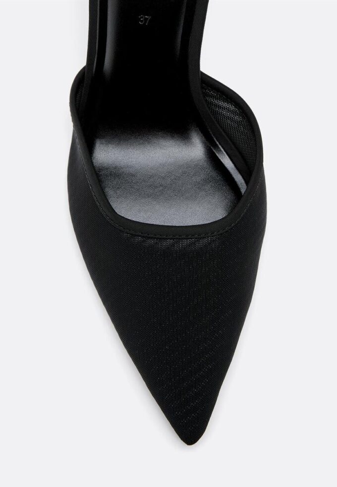 Høyhælte sko i mesh