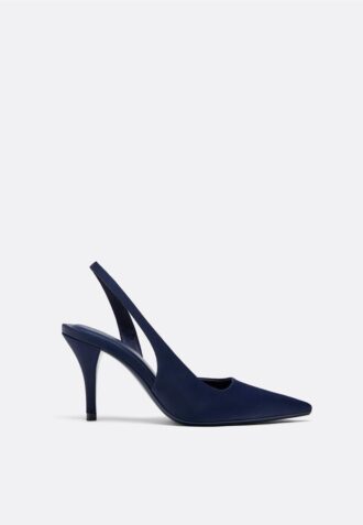 Høyhælte sko i satineffekt