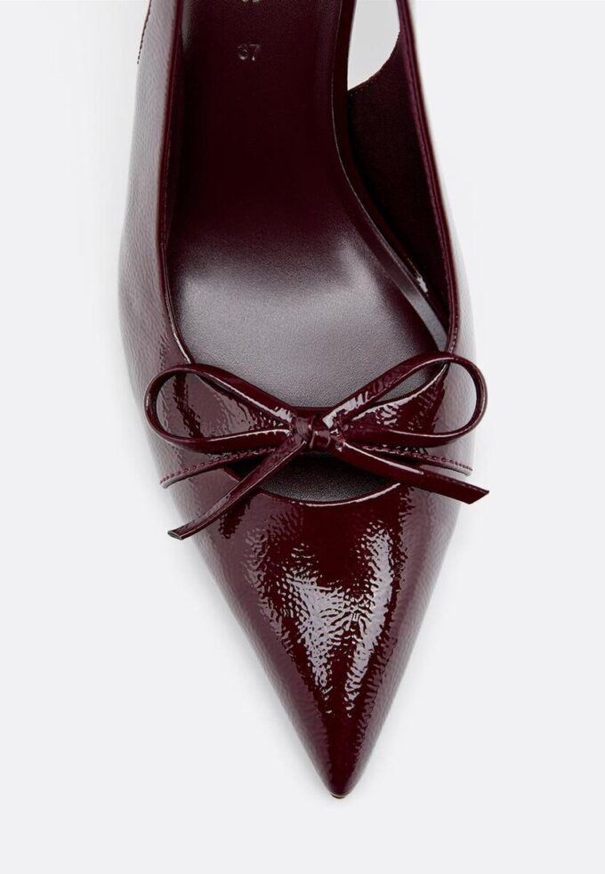 Høyhælte sko med sløyfe