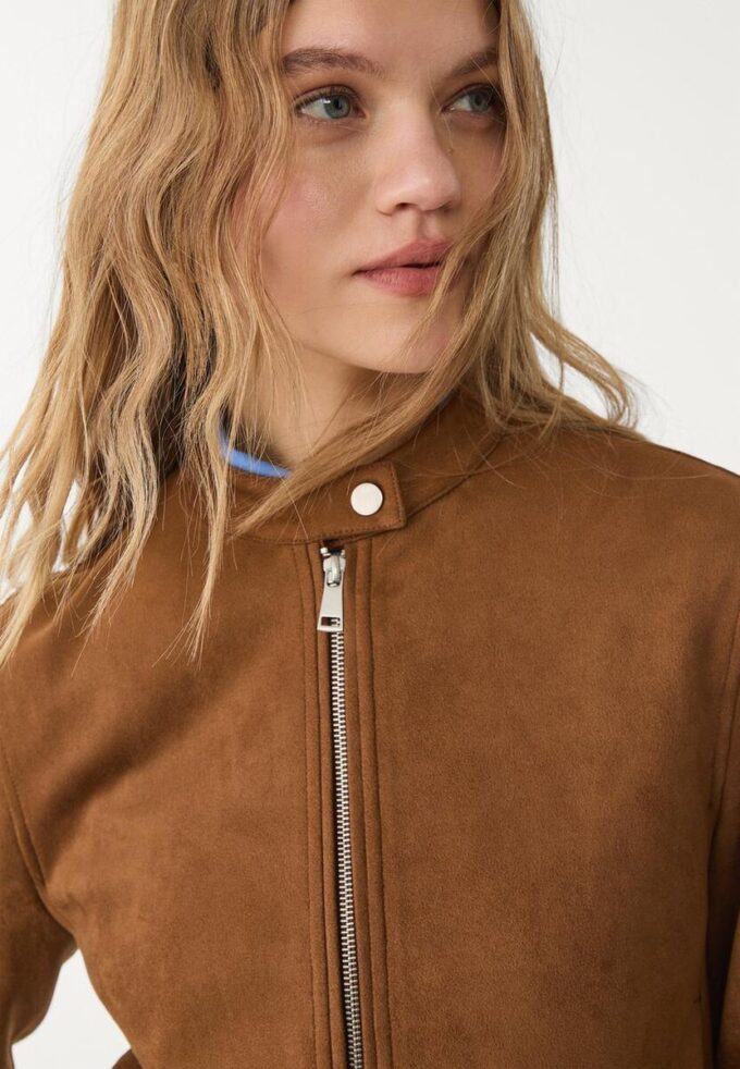 Jakke i imitert semsket skinn med glidelås