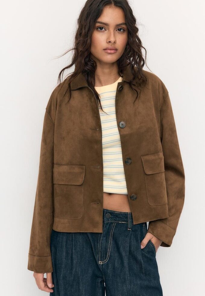 Jakke i imitert semsket skinn med lommer