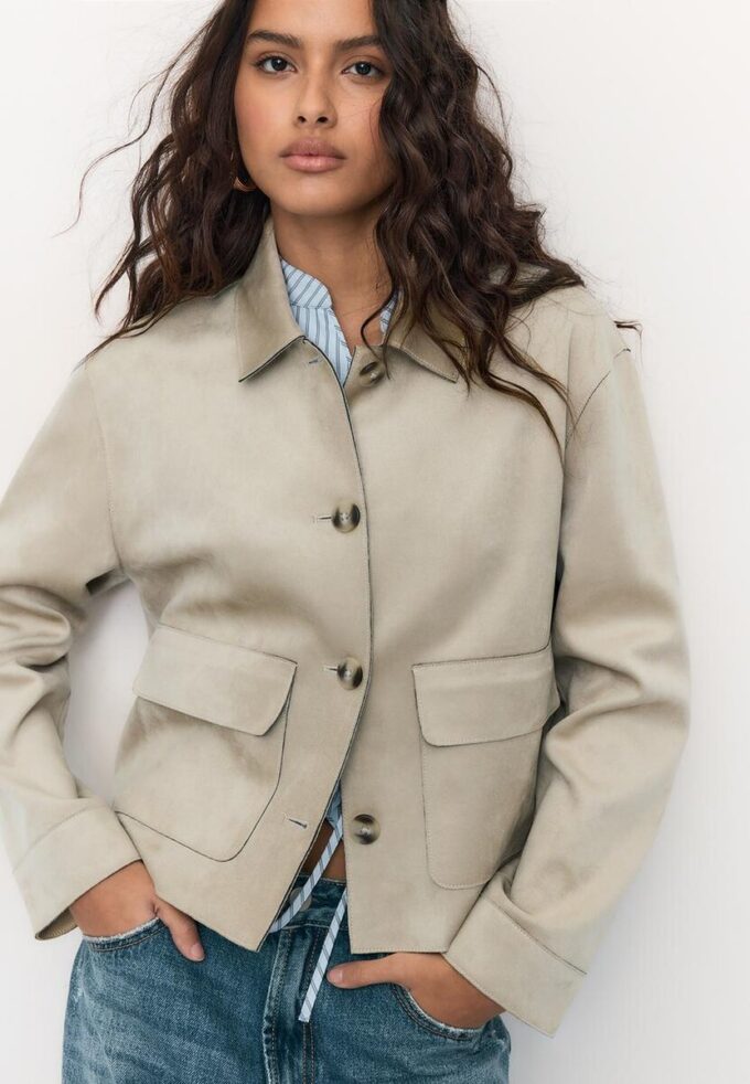 Jakke i imitert semsket skinn med lommer