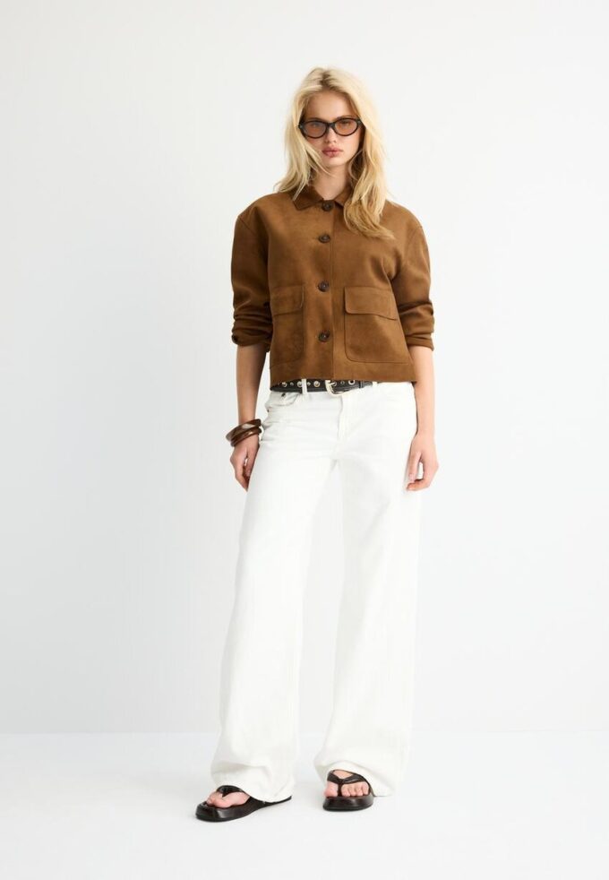 Jakke i imitert semsket skinn med lommer