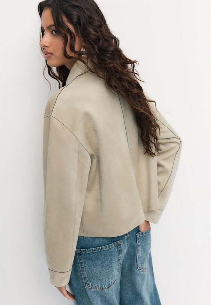 Jakke i imitert semsket skinn med lommer