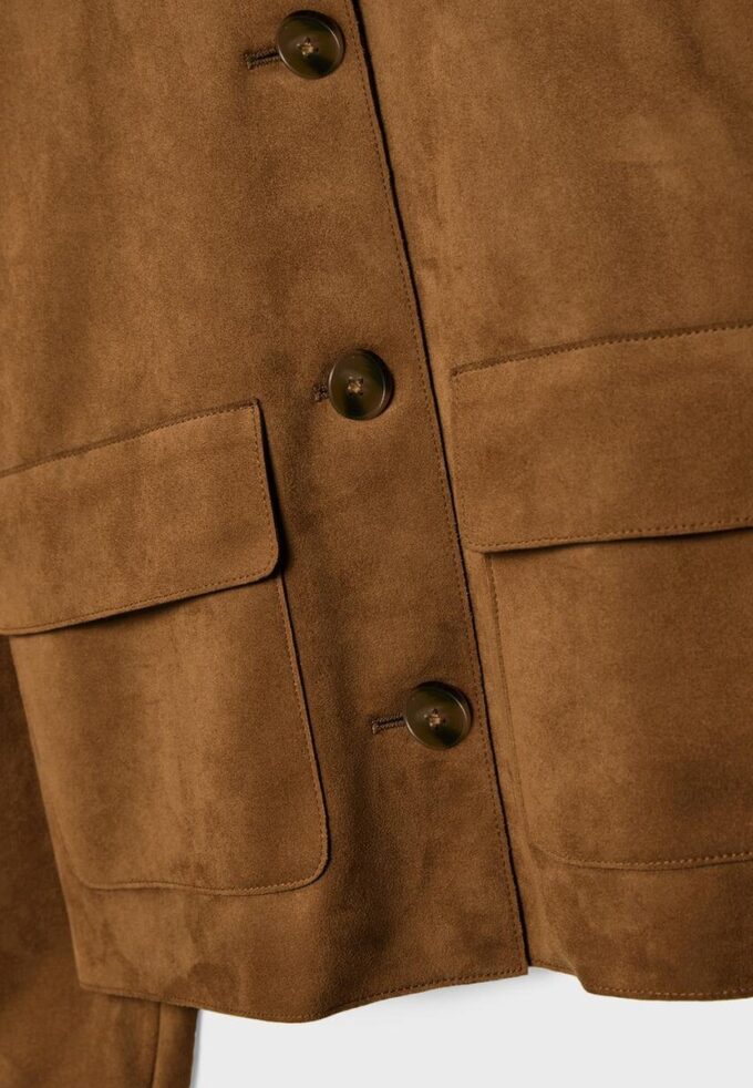 Jakke i imitert semsket skinn med lommer