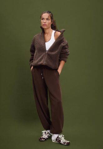 Jakke med glidelås og fôr i imitert saueskinn