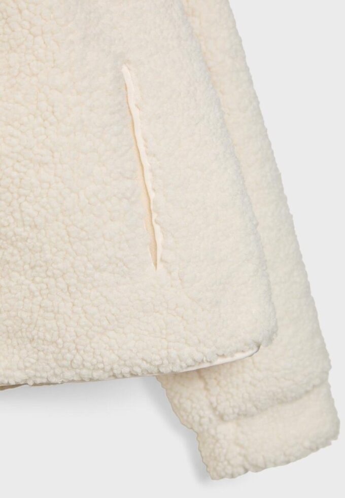 Jakke med glidelås og fôr i imitert saueskinn