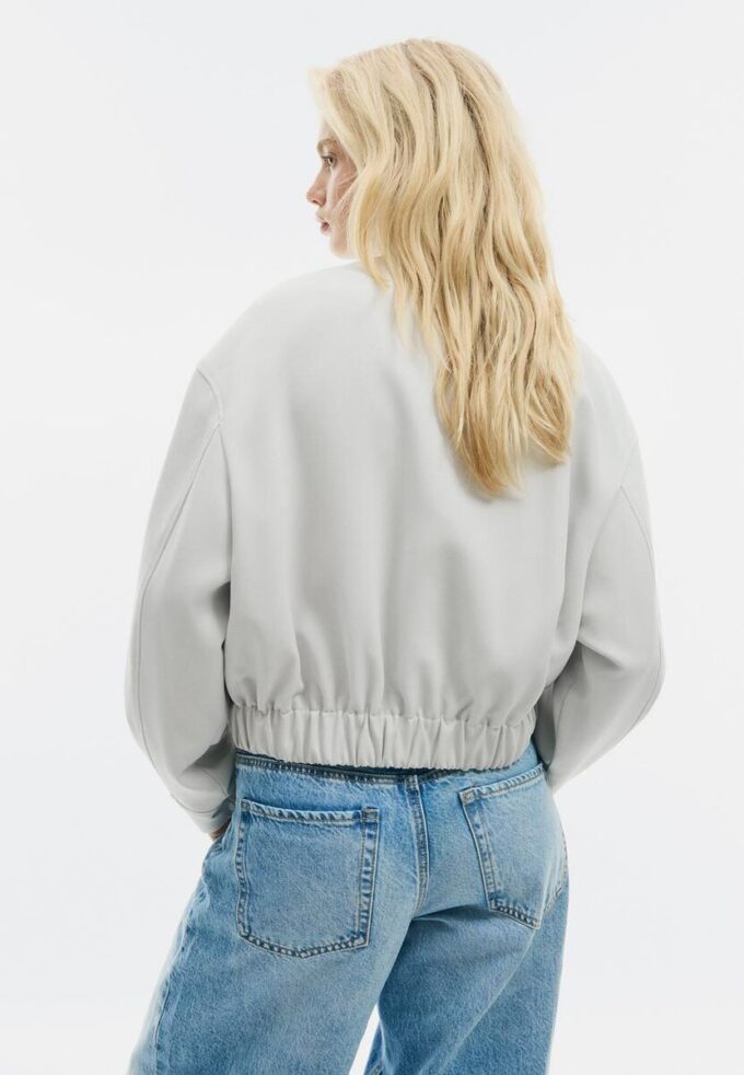 Jakke med puffermmer og rund hals