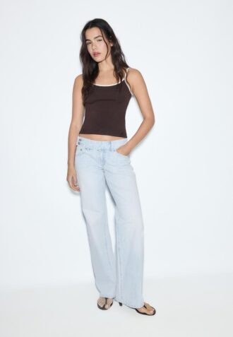 Jeans med lav midje og rette ben med hammerlinning