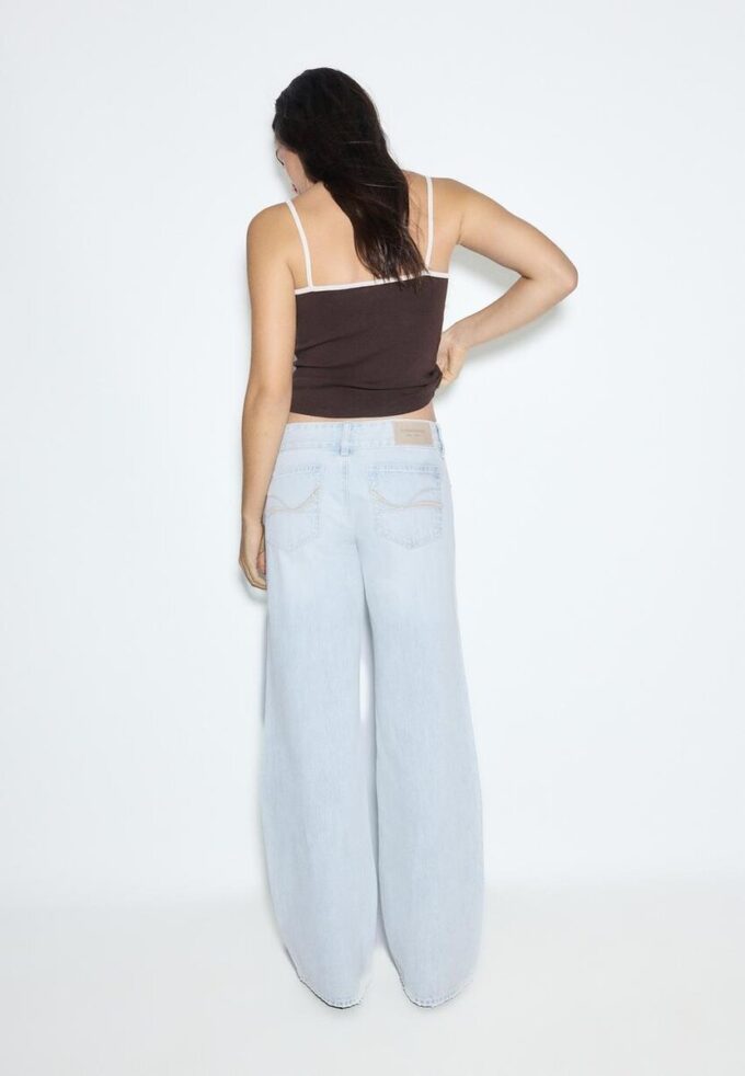 Jeans med lav midje og rette ben med hammerlinning