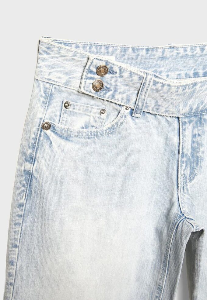 Jeans med lav midje og rette ben med hammerlinning