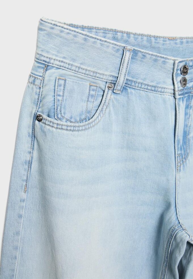 Jeans med lav midje og to knapper