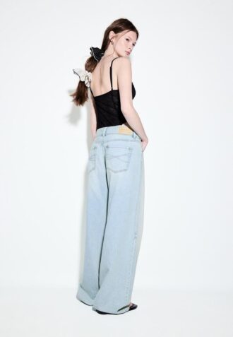 Jeans med lav midje og to knapper