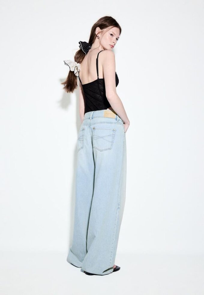 Jeans med lav midje og to knapper