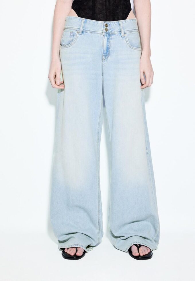 Jeans med lav midje og to knapper