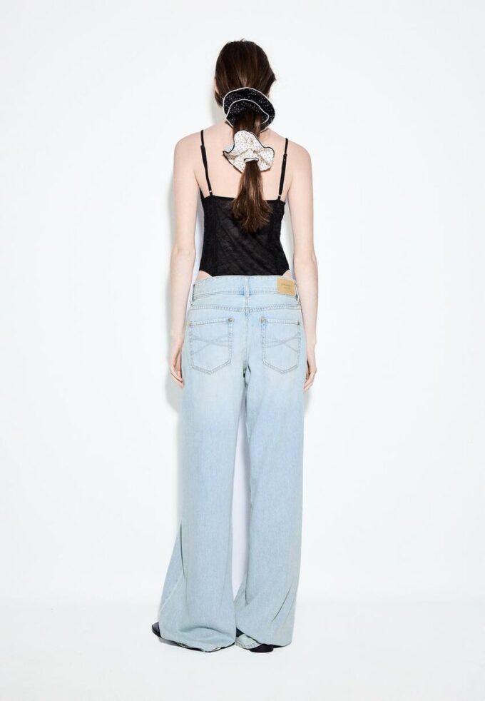 Jeans med lav midje og to knapper