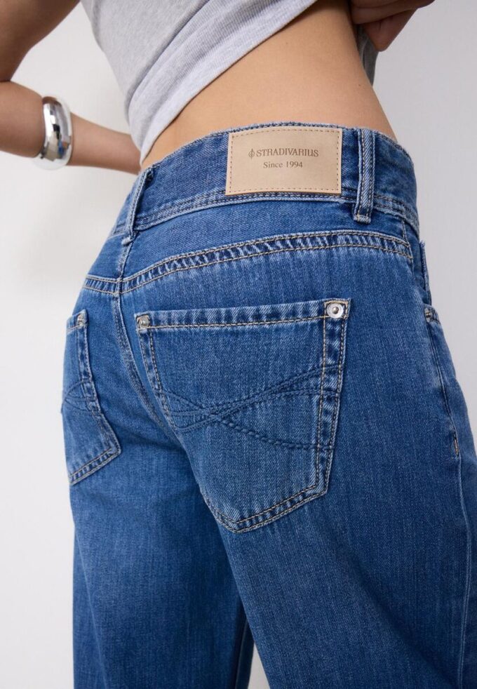 Jeans med lav midje og to knapper