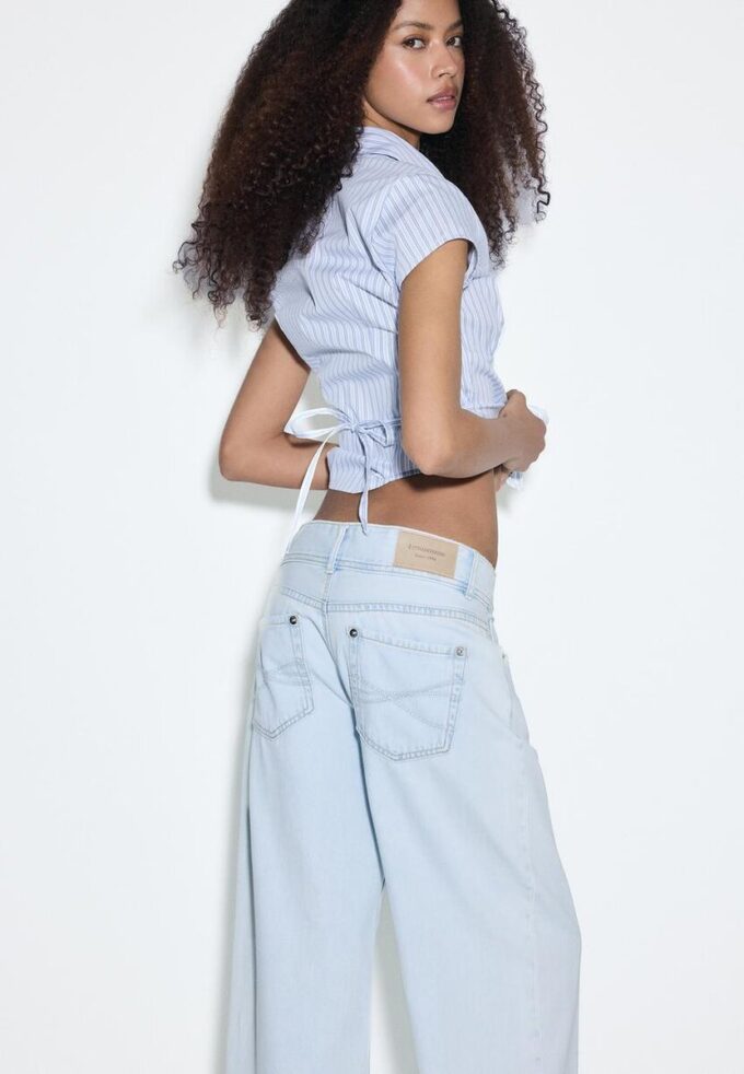 Jeans med lav midje og to knapper