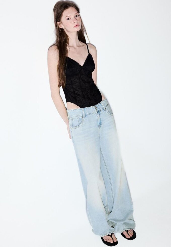 Jeans med lav midje og to knapper