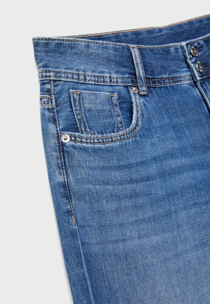 Jeans med lav midje og to knapper