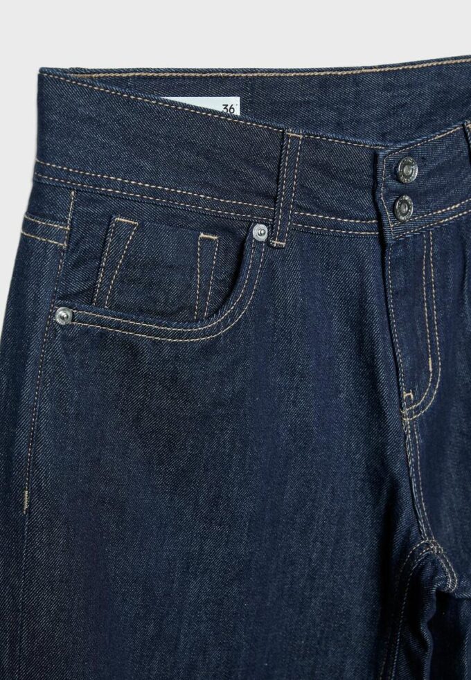 Jeans med lav midje og to knapper