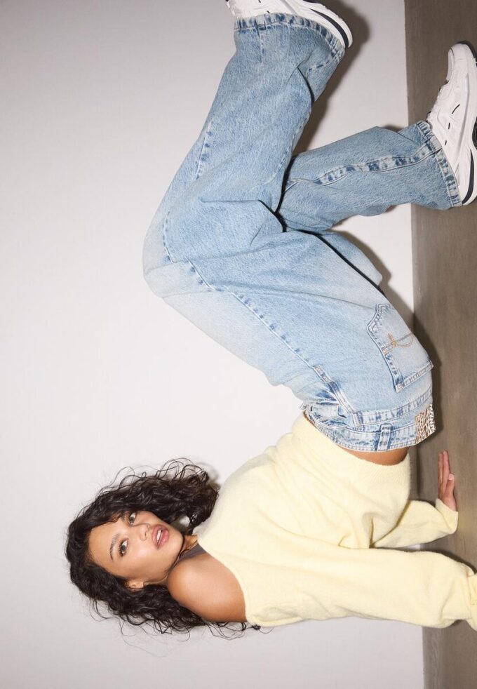 Jeans med lav midje og utvidet ben