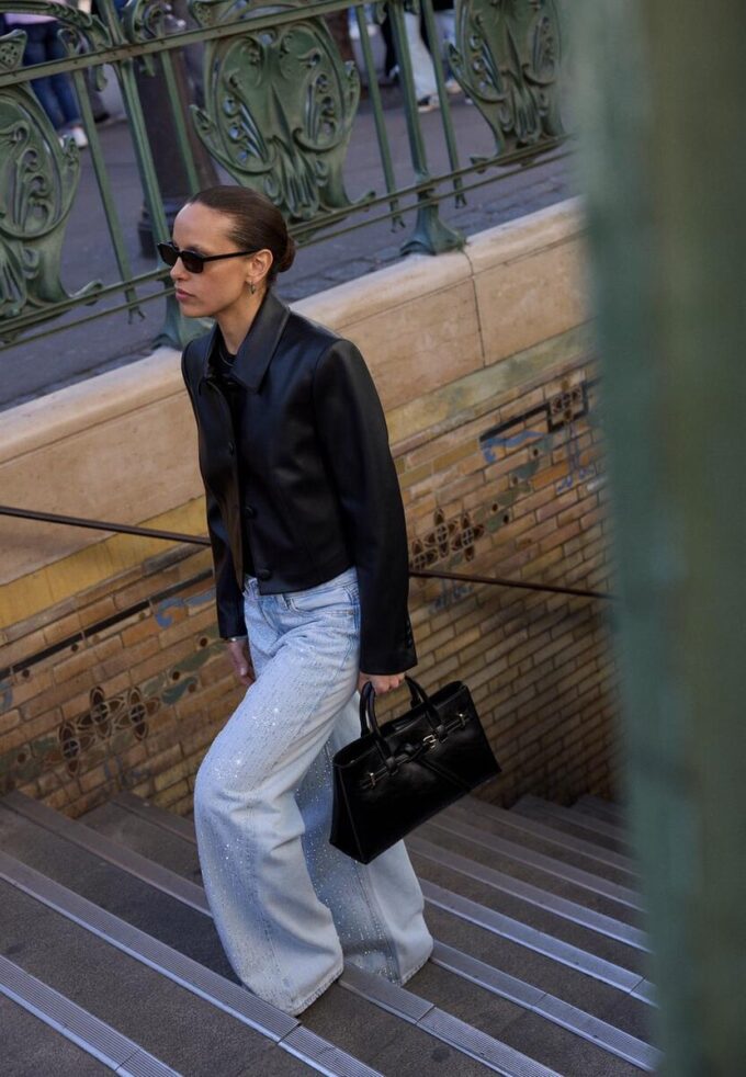 Jeans med lav midje og Wide Leg-ben med rhinestones