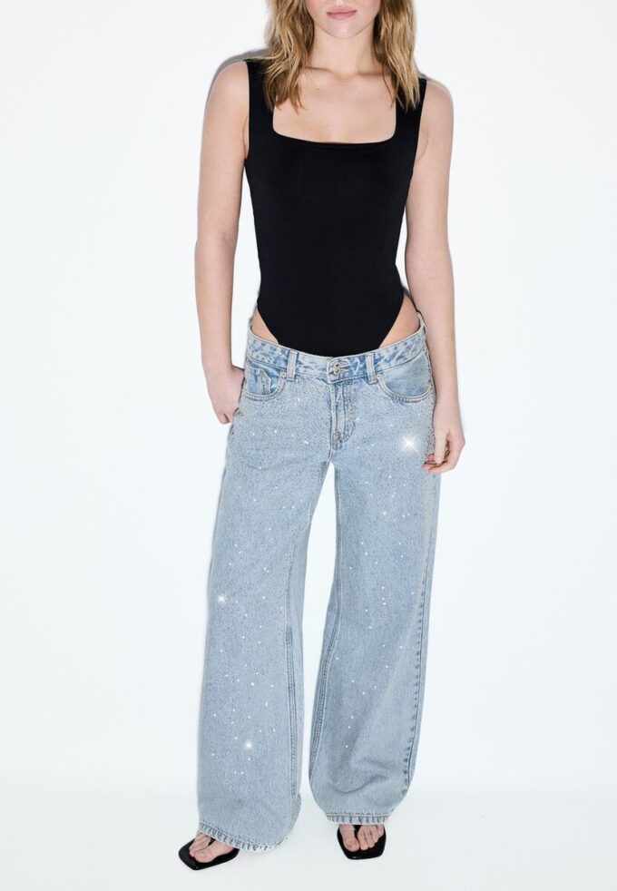 Jeans med lav midje og Wide Leg-ben med rhinestones