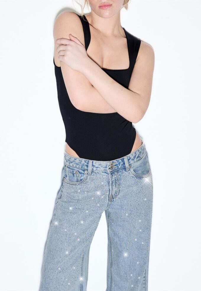 Jeans med lav midje og Wide Leg-ben med rhinestones