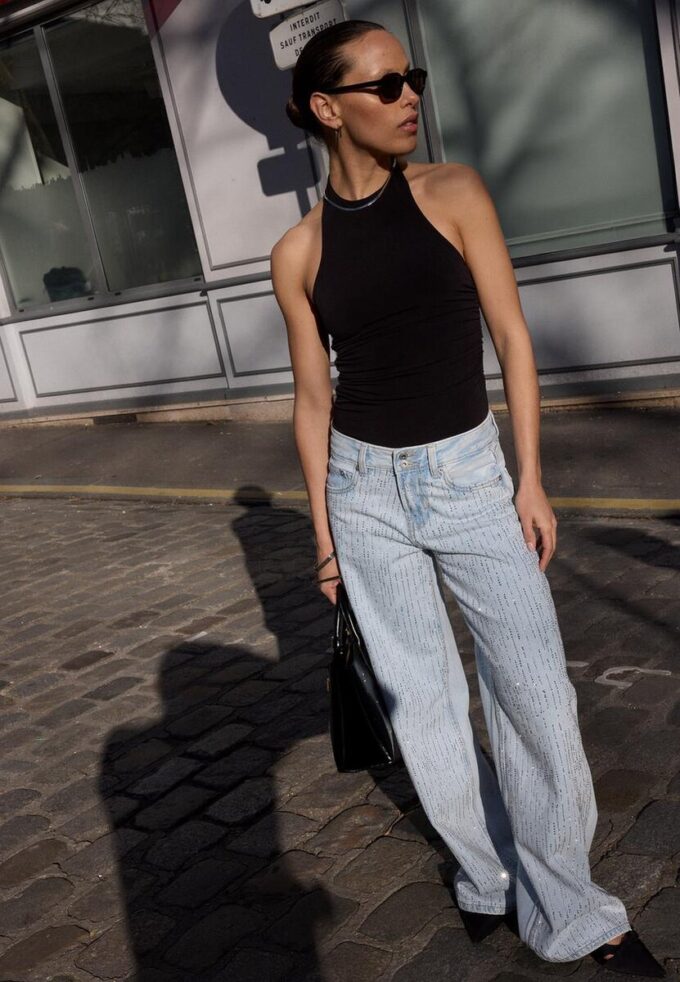 Jeans med lav midje og Wide Leg-ben med rhinestones