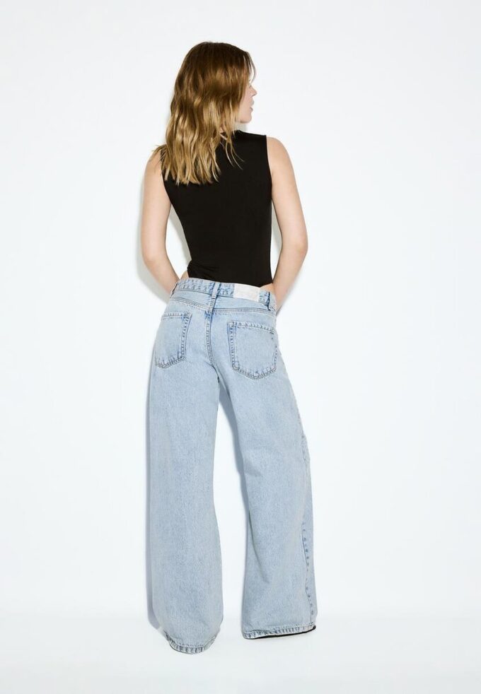 Jeans med lav midje og Wide Leg-ben med rhinestones