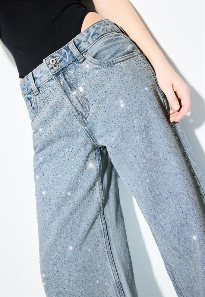 Jeans med lav midje og Wide Leg-ben med rhinestones