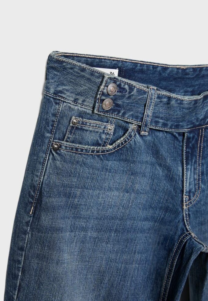 Jeans med lav midje, rette ben og hammerløkker