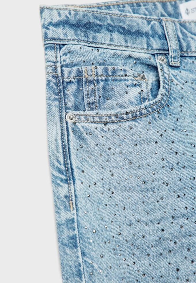 Jeans med rett passform og rhinestones