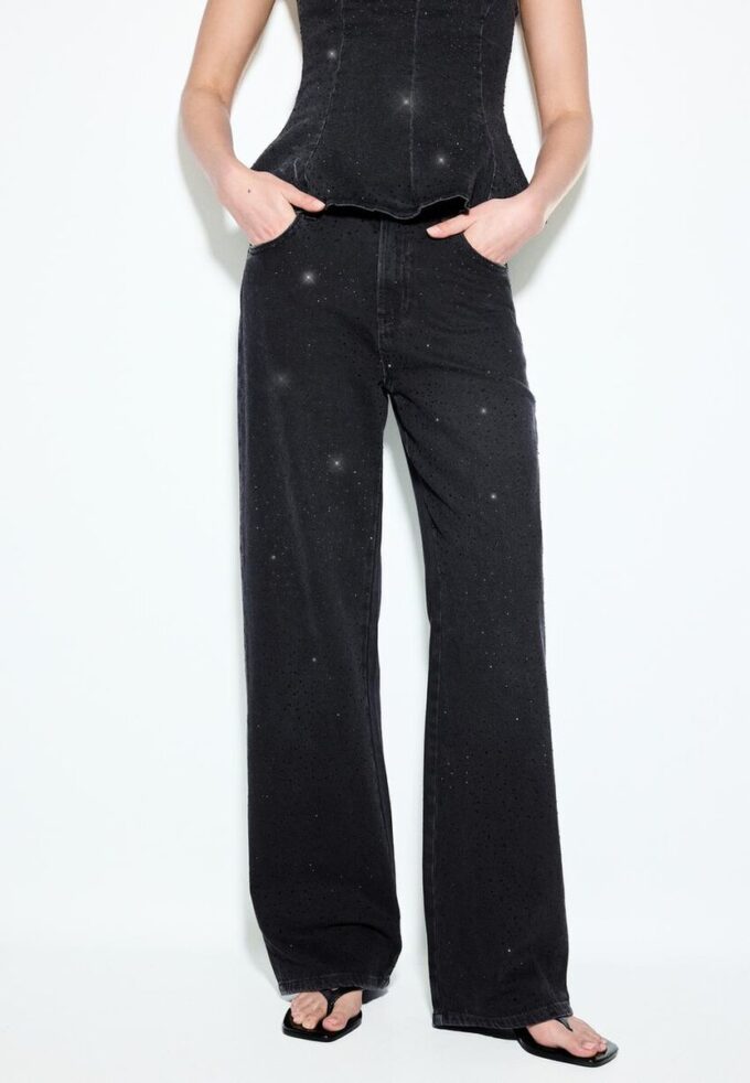 Jeans med rett passform og rhinestones