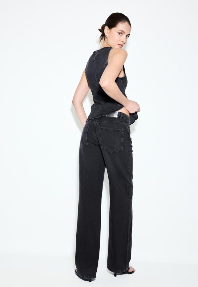 Jeans med rett passform og rhinestones