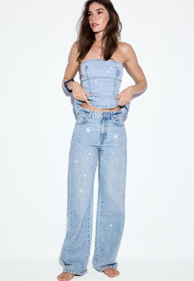 Jeans med rett passform og rhinestones