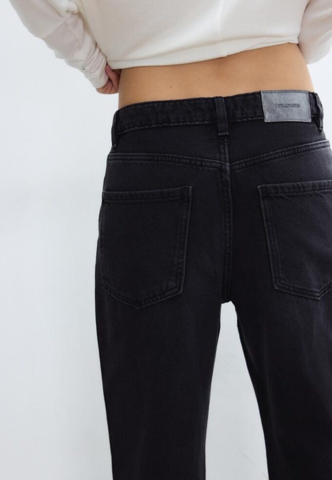 Jeans med rett passform og rhinestones