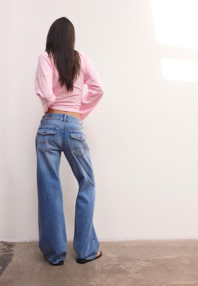 Jeans med rette ben og doble metallknapper