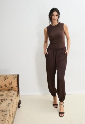 Jumpsuit med halterneck i sateng