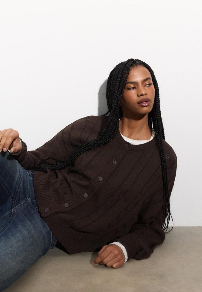 Kabelstrikket cardigan med knapper