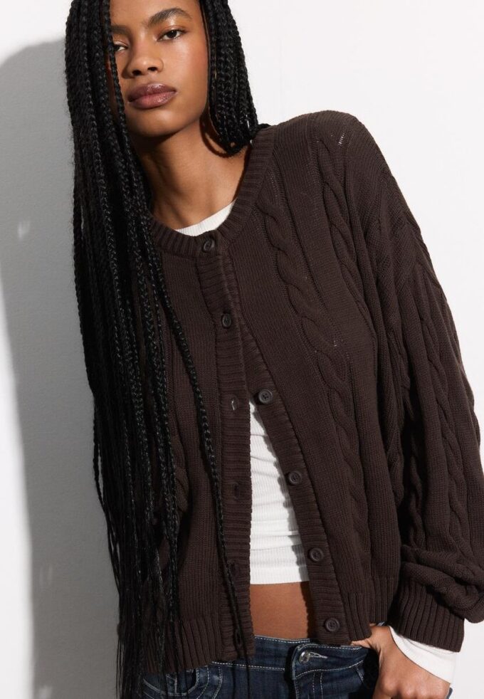 Kabelstrikket cardigan med knapper