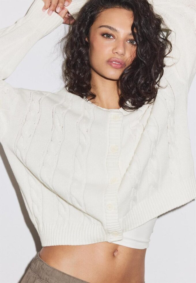 Kabelstrikket cardigan med knapper