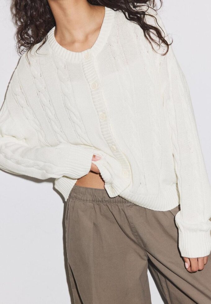 Kabelstrikket cardigan med knapper