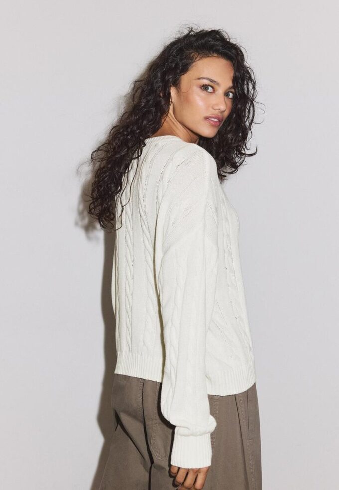 Kabelstrikket cardigan med knapper