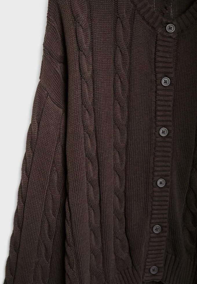 Kabelstrikket cardigan med knapper